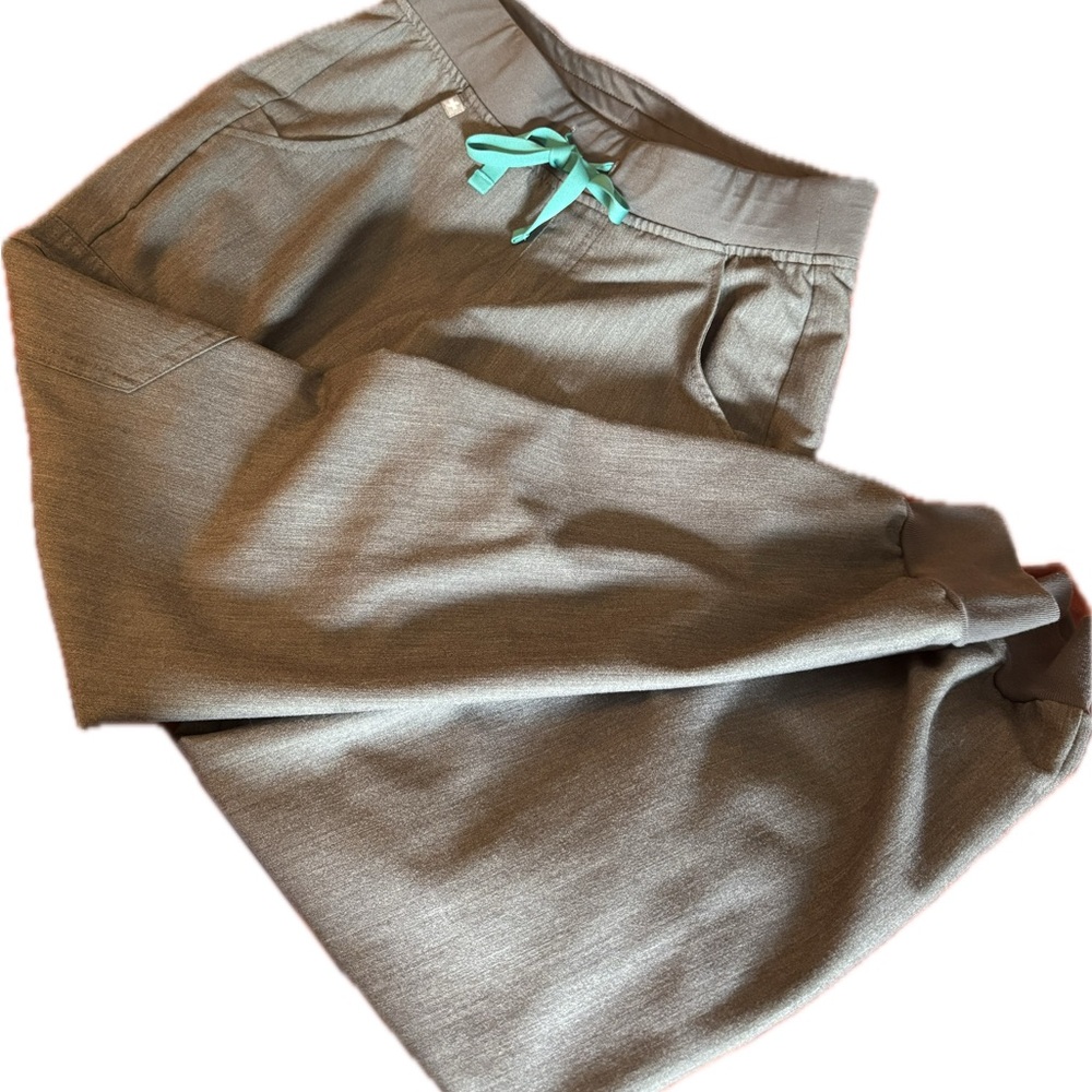 Figs Scrubs XS Petite Joggers in Gray with Teal Drawstring